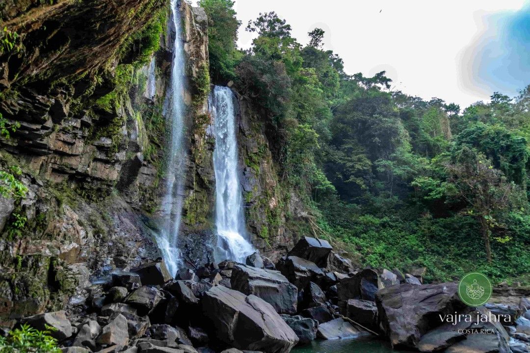 costa rica diamante waterfall